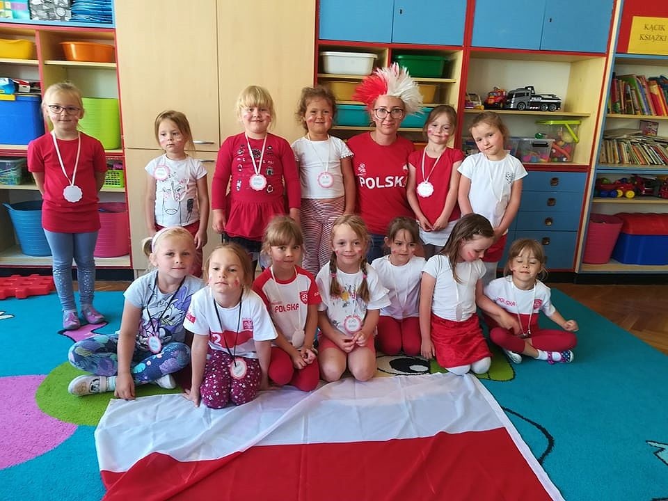 Przedszkolaki kibicują naszej reprezentacji [ZDJĘCIA]