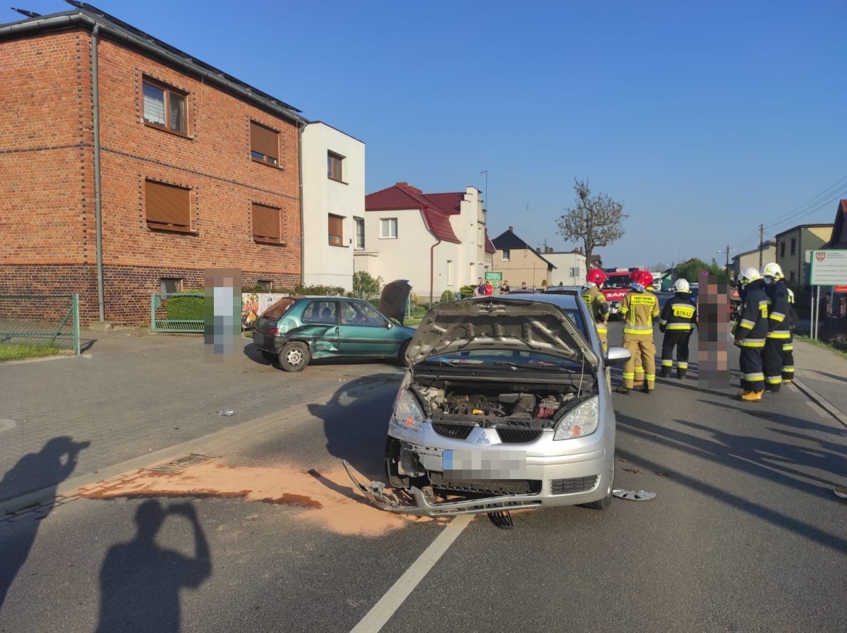 Kolizja w Czaczu podczas wyprzedzania [ZDJĘCIA]