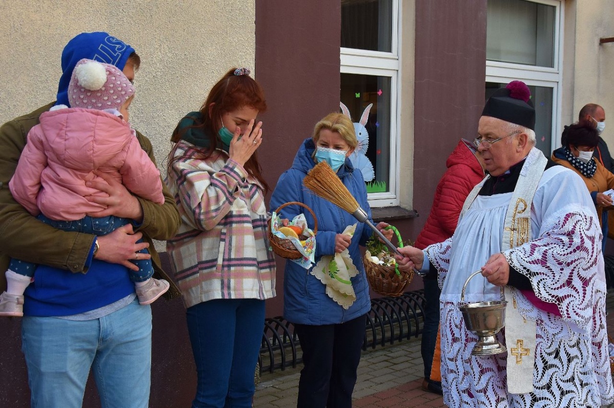 Święcenie potraw w Kościanie i Kiełczewie [ZDJĘCIA]