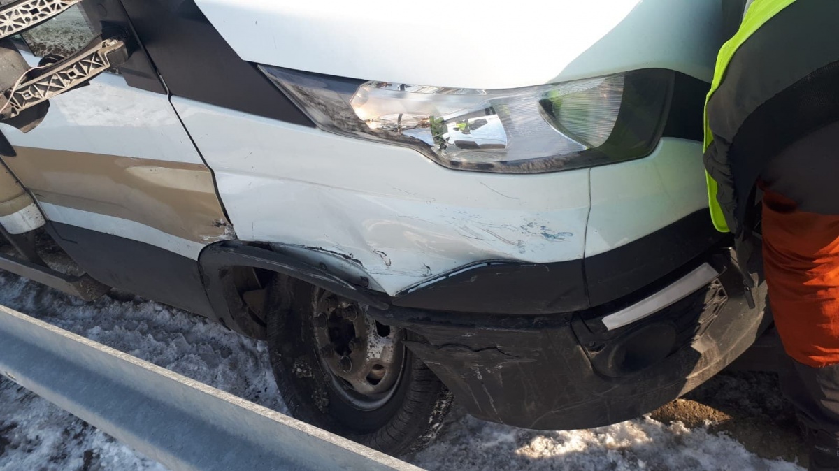 Kolizja na S5. Wjechał w stojącego golfa