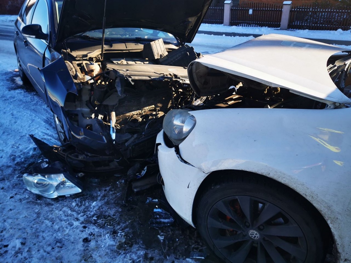 Kolizja z udziałem trzech pojazdów [ZDJĘCIA]
