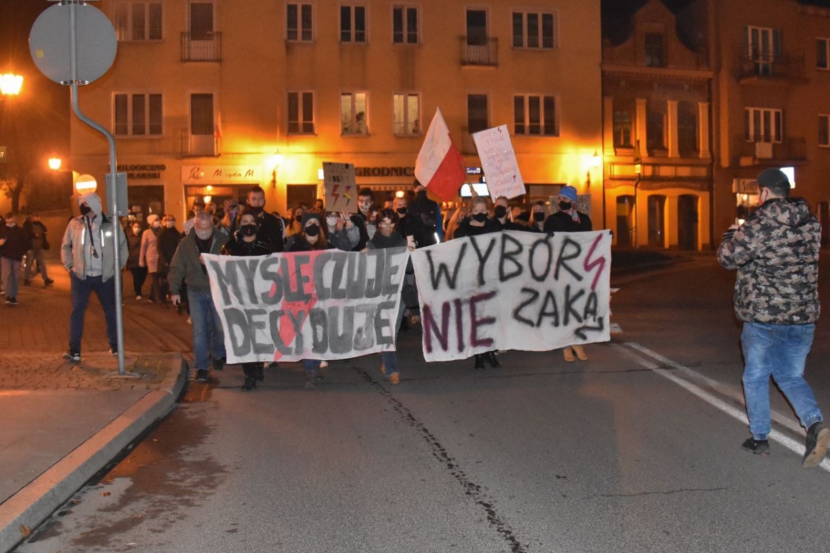 Strajk kobiet. Marna frekwencja na marszu [ZDJĘCIA]