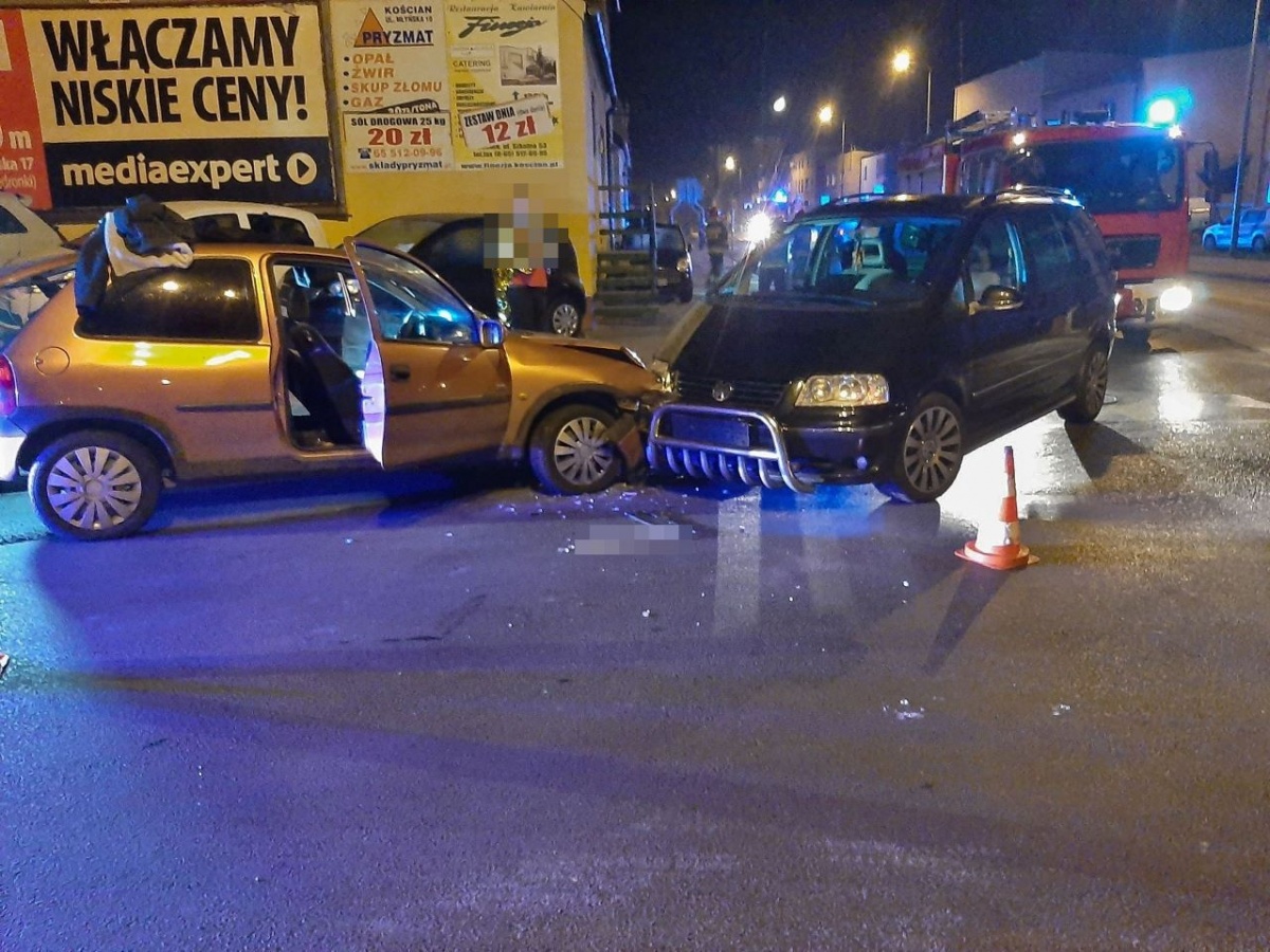 Pościg ulicami Kościana zakończony kolizją [ZDJĘCIA]