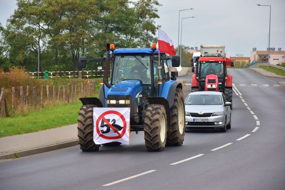 Protest rolników trwa! Utrudnienia w Kościanie [ZDJĘCIA]