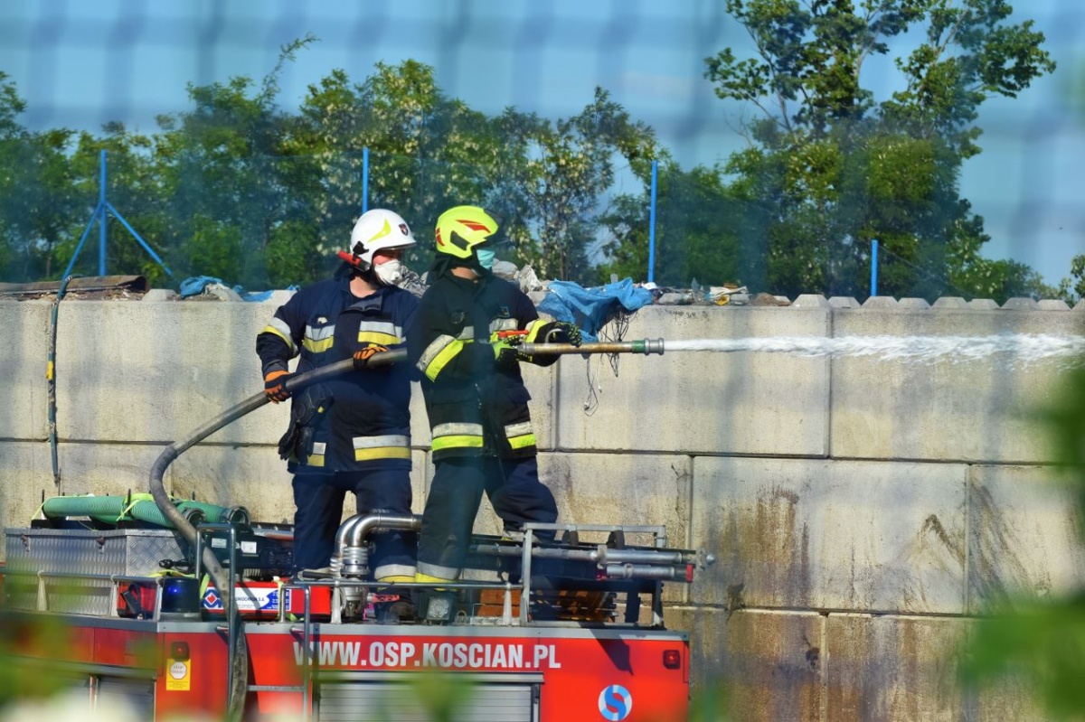 Pożar na wysypisku w Piotrowie Pierwszym [ZDJĘCIA]