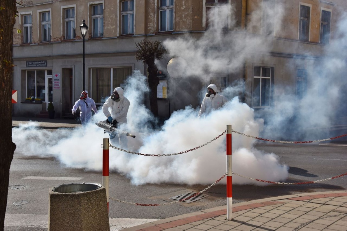 Zamgławianie urzędu i Rynku w Krzywiniu [ZDJĘCIA, FILM]