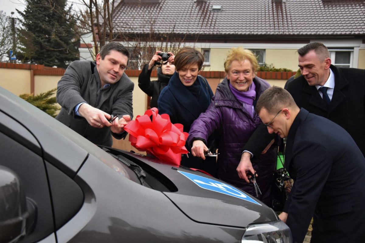 Nowy samochód ŚDS w Krzywiniu [ZDJĘCIA]
