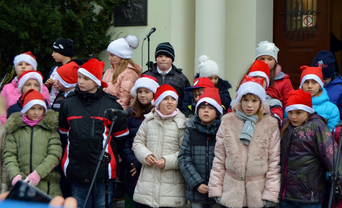 Trochę deszczu, trochę śniegu, czyli dzień drugi jarmarku [ZDJĘCIA]