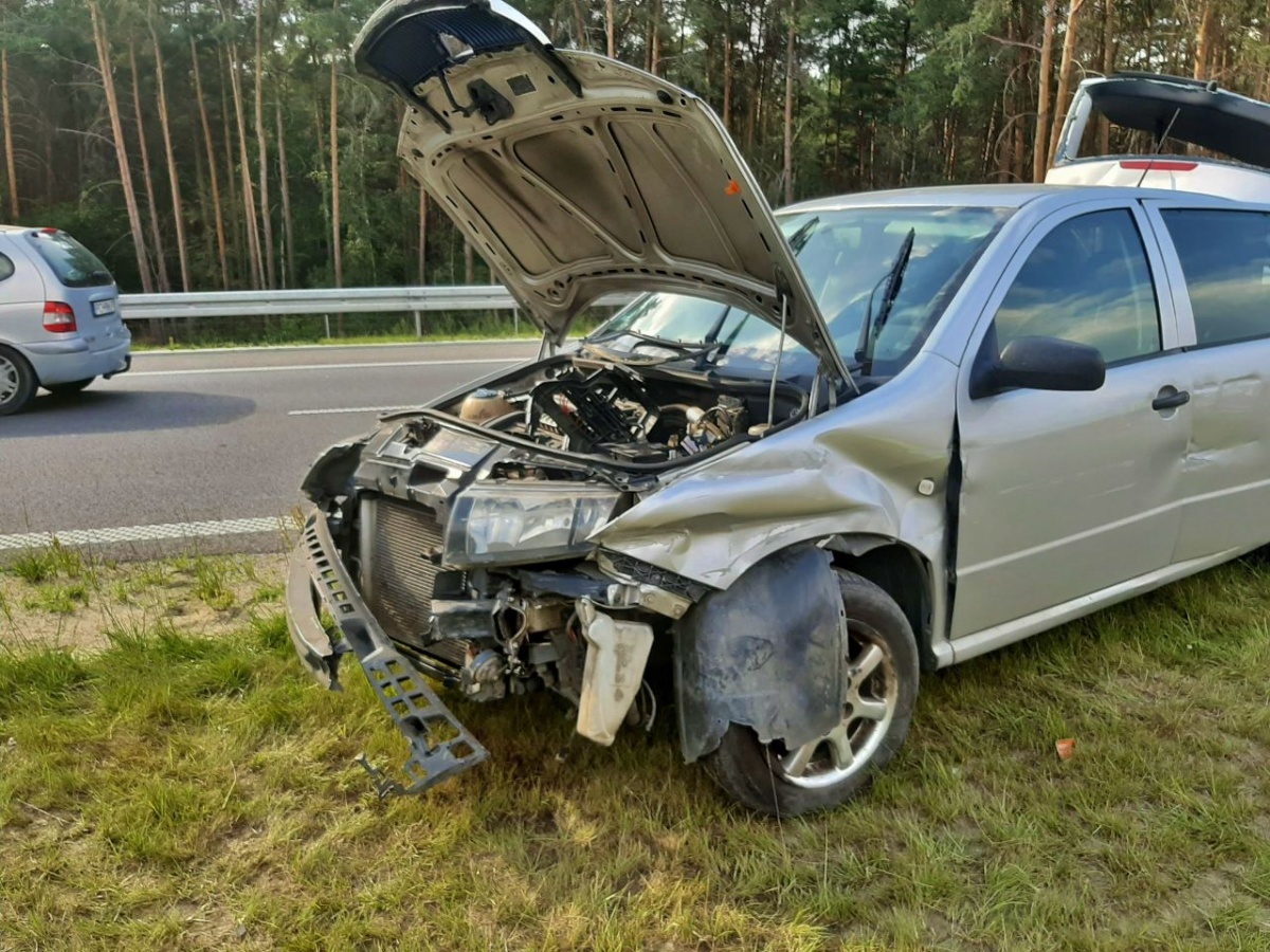 Wjechał w barierki na S5. Cztery osoby w szpitalu [ZDJĘCIA]