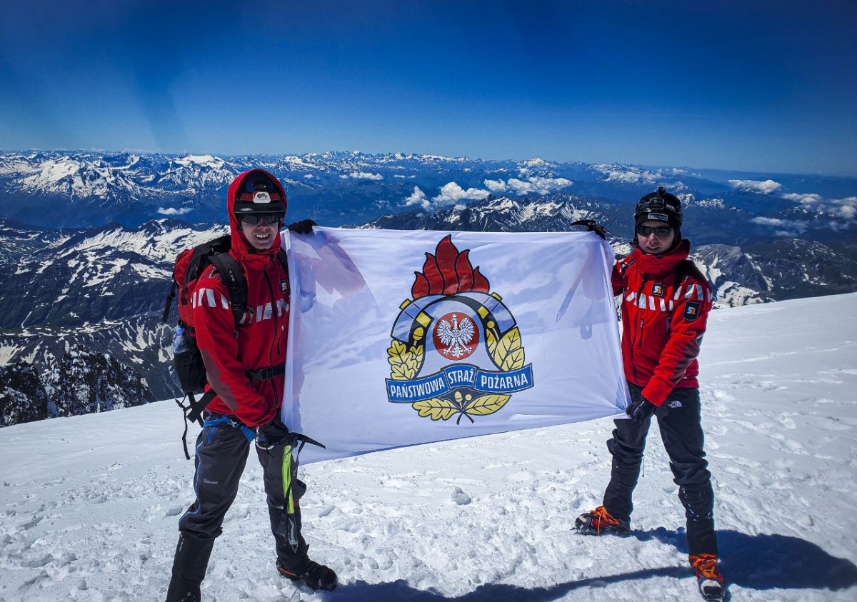 Zdobyli Mont Blanc dla Fundacji Dorastaj z Nami!