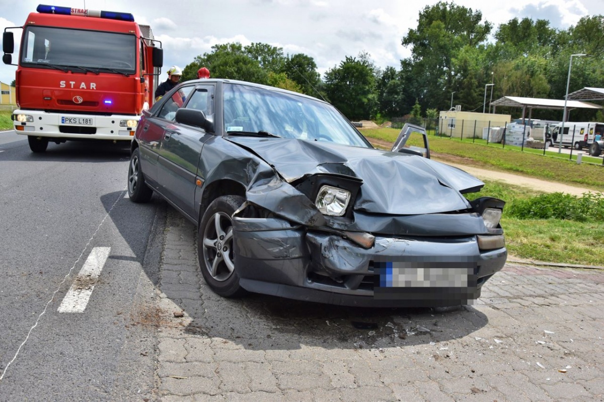 Kolizja przy wyprzedzaniu w Racocie [ZDJĘCIA]