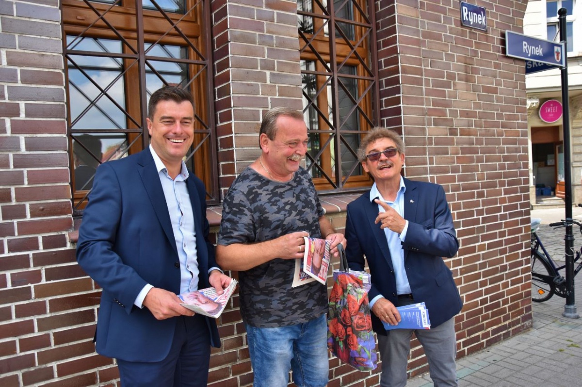 Kampania na finiszu! Rusiecki i Ziemniak z ulotkami!