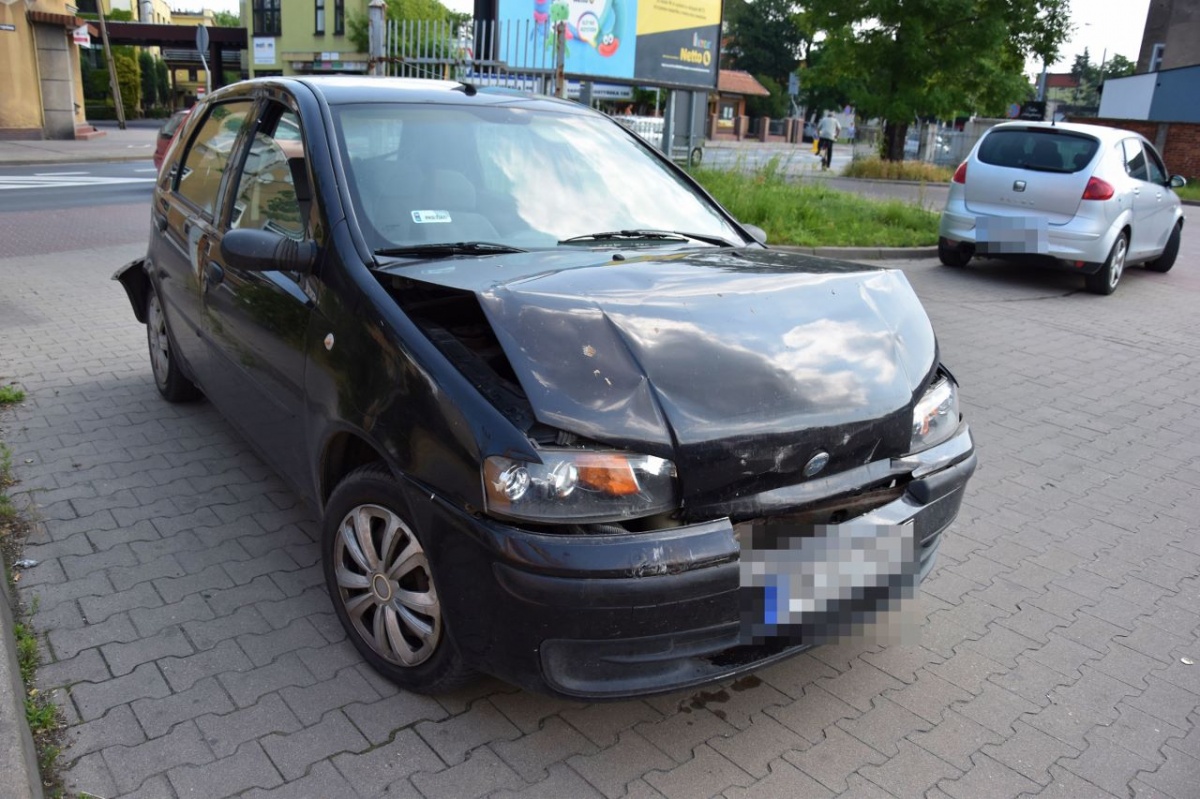 Zderzenie trzech aut na Surzyńskiego [ZDJĘCIA]