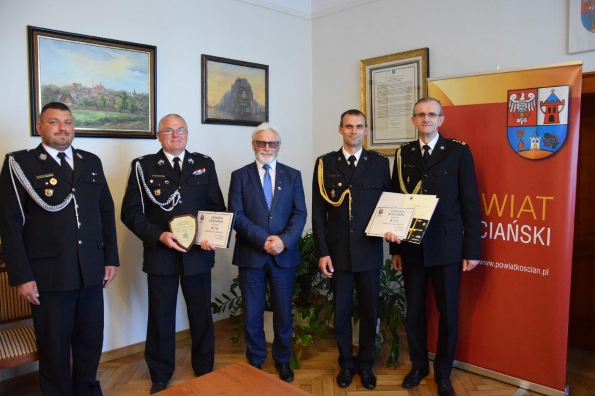 Nagrody dla strażaków od starosty