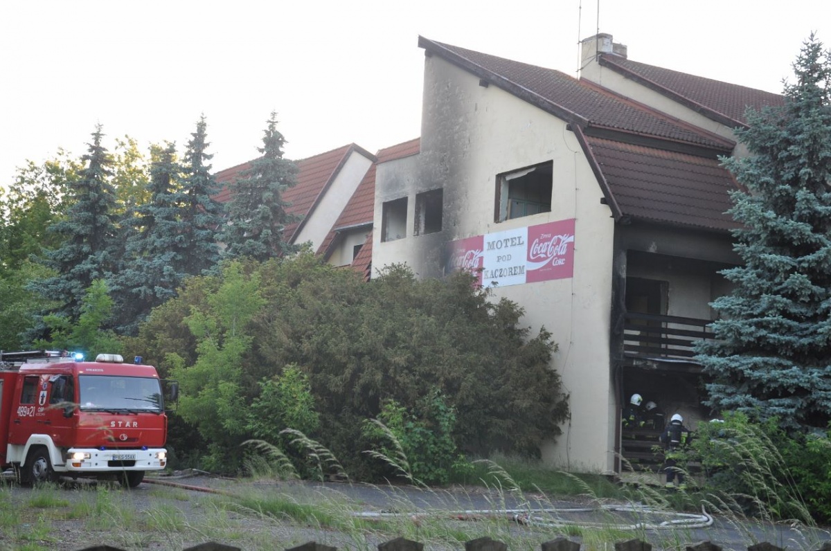 Pożar w zajeździe Pod Kaczorem [ZDJĘCIA]