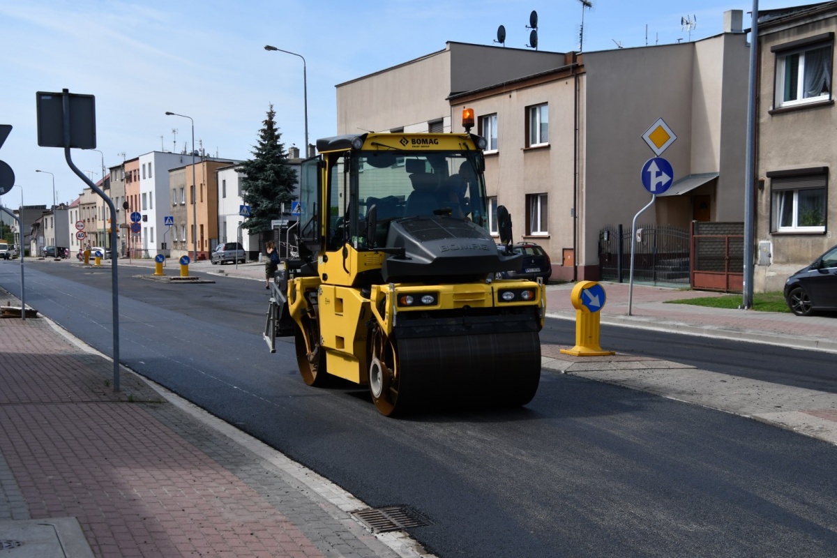 Trwa układanie nowej nawierzchni