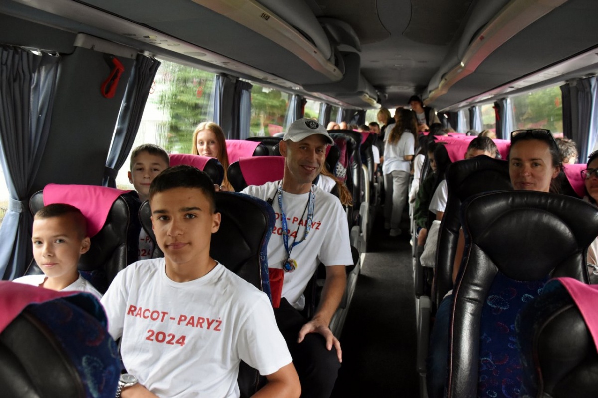 Kolejna grupa kibiców z Racotu w drodze do Paryża [ZDJĘCIA]