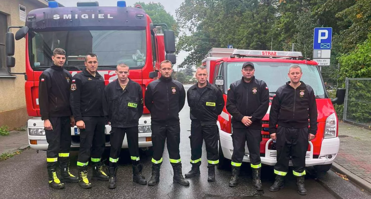 Strażacy z OSP Śmigiel i OSP Nietążkowo pomagają powodzianom