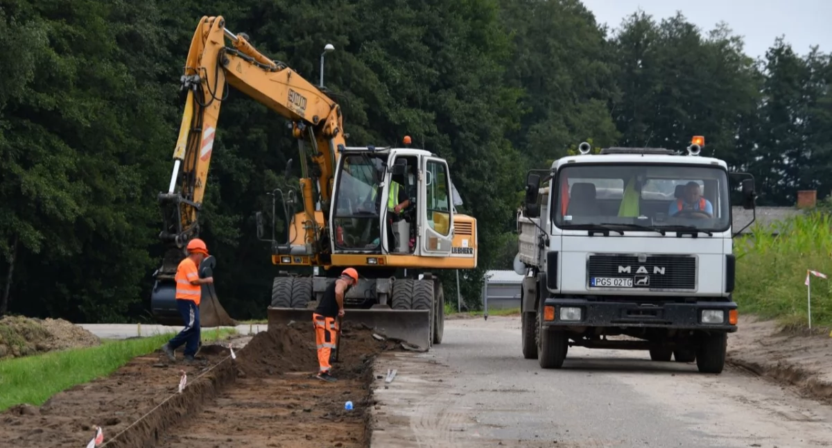 Rozpoczął się remont drogi w Robaczynie