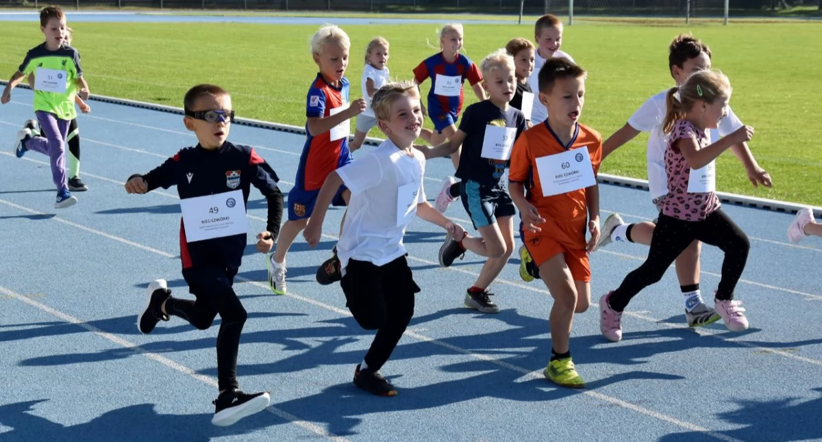 Bieg Czwórki 2024. Ponad 300 dzieci na starcie [ZDJĘCIA]