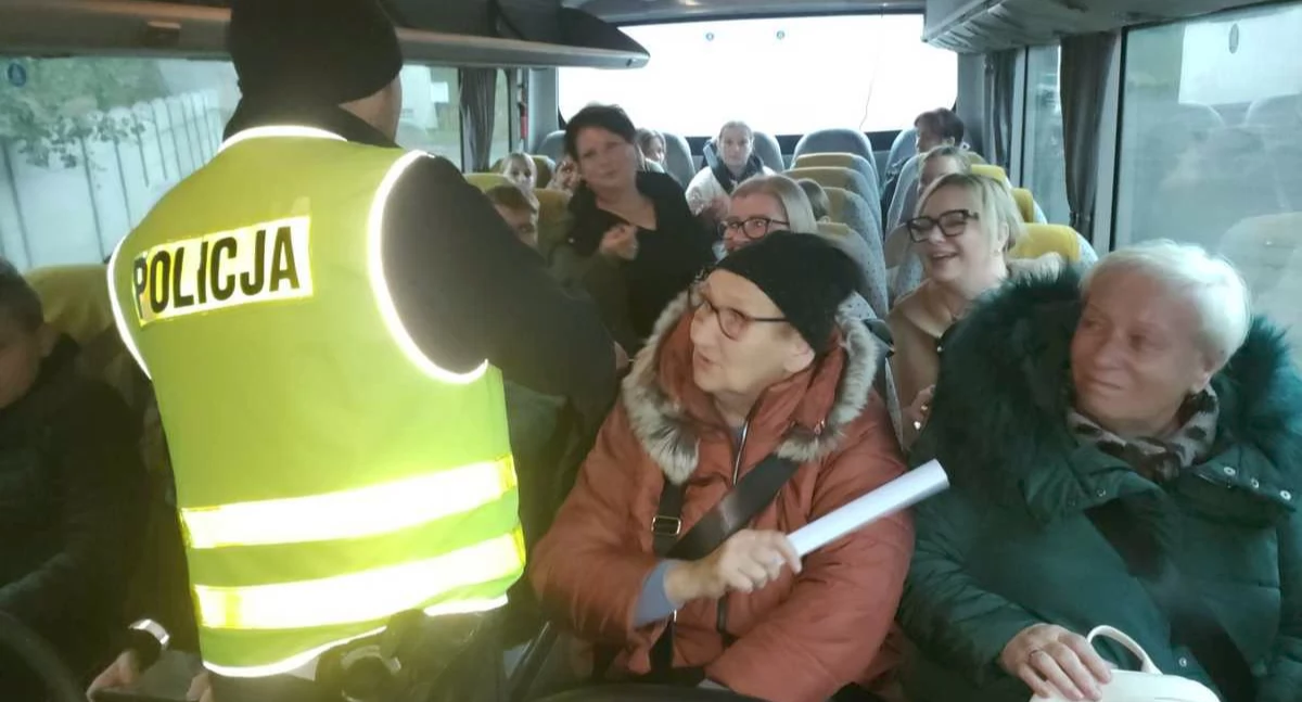 Świeć przykładem. Policjanci rozdawali odblaski 