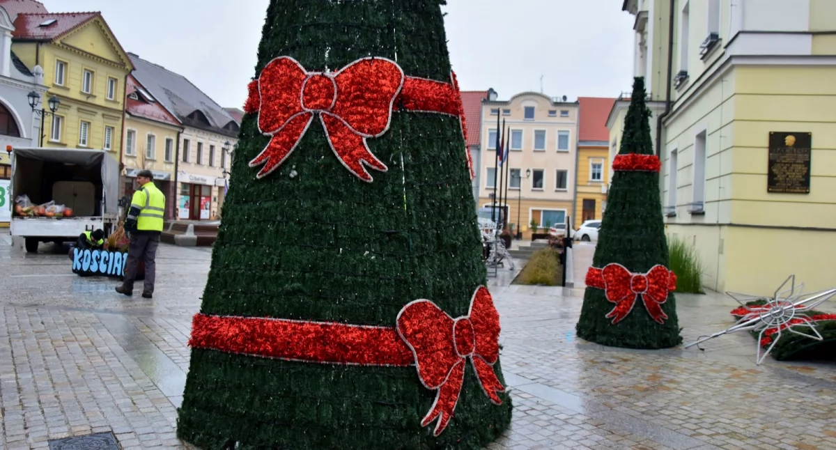 Świąteczne dekoracje na Rynku w Kościanie [ZDJĘCIA]