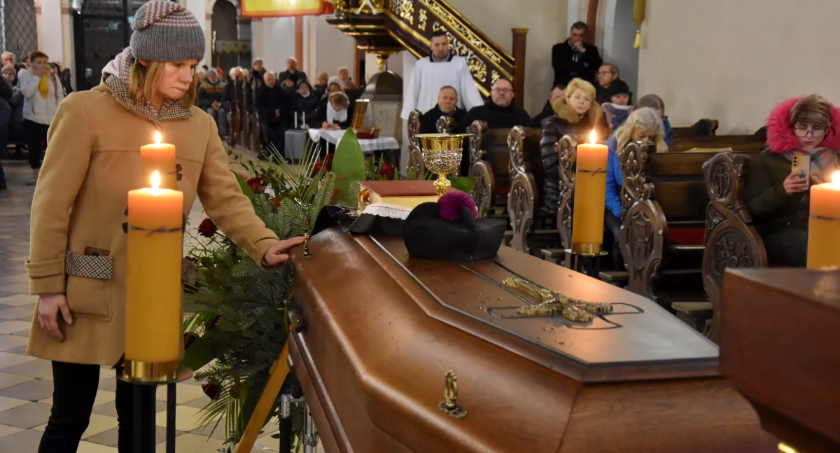 Uroczystości pogrzebowe ks. prałata Czesława Bartoszewskiego [ZDJĘCIA]