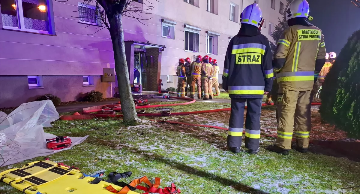 Pożar mieszkania w bloku w Racocie [ZDJĘCIA]
