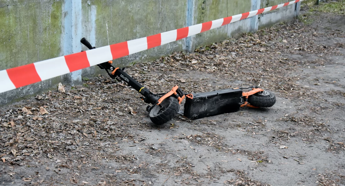 Wypadek na hulajnodze. Nastolatek zabrany śmigłowcem do szpitala [ZDJĘCIA]
