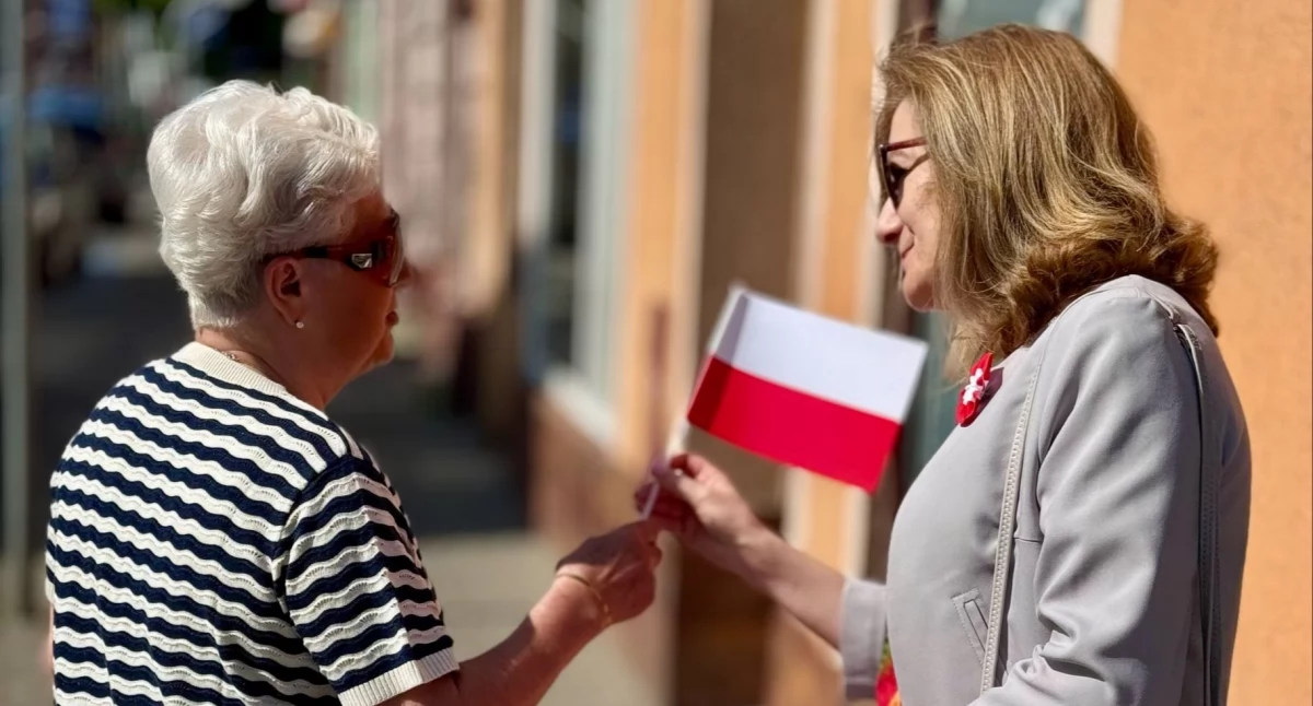 Dzień Flagi. Przedstawiciele władz miasta rozdawali chorągiewki [ZDJĘCIA]