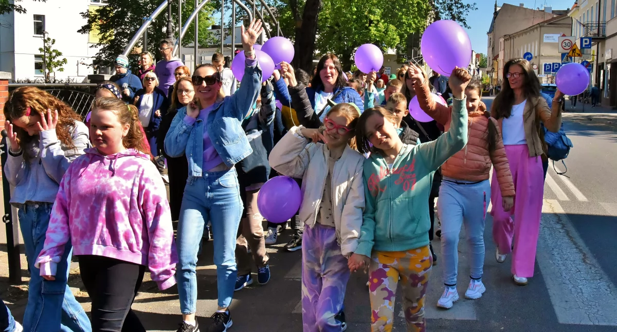 Dzień Godności Osób z Niepełnosprawnością. Wesoło, radośnie i kolorowo [ZDJĘCIA]