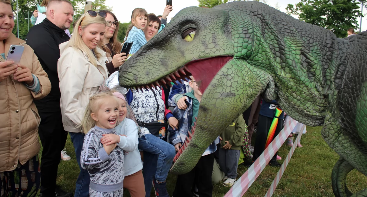 Bańkowa Kraina Zabawy ze smokiem i dinozaurem [ZDJĘCIA]