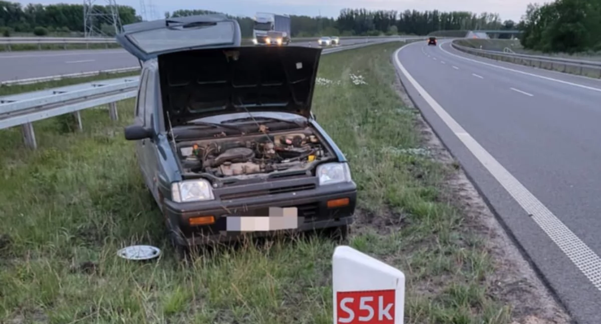 Dachował na ekspresówce