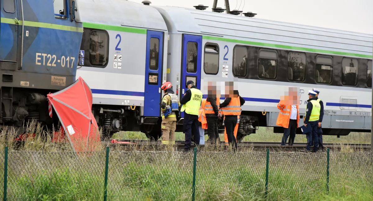 Tragiczny wypadek na torach. Pod kołami pociągi zginęła kobieta [ZDJĘCIA]