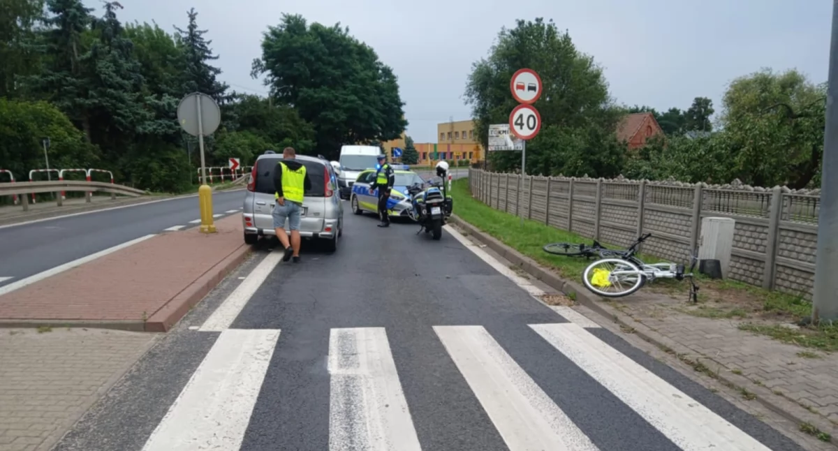 Wypadek na przejściu dla pieszych w Głuchowie. Kierowca potrącił dwie osoby