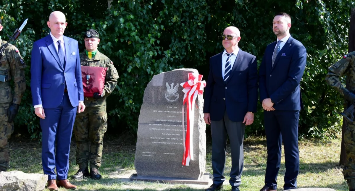 Tablica upamiętniająca generała Bukowieckiego stanęła w Cichowie [ZDJĘCIA]