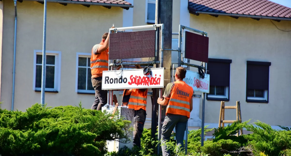 Nowy zegar na Rondzie Solidarności - trwa montaż!
