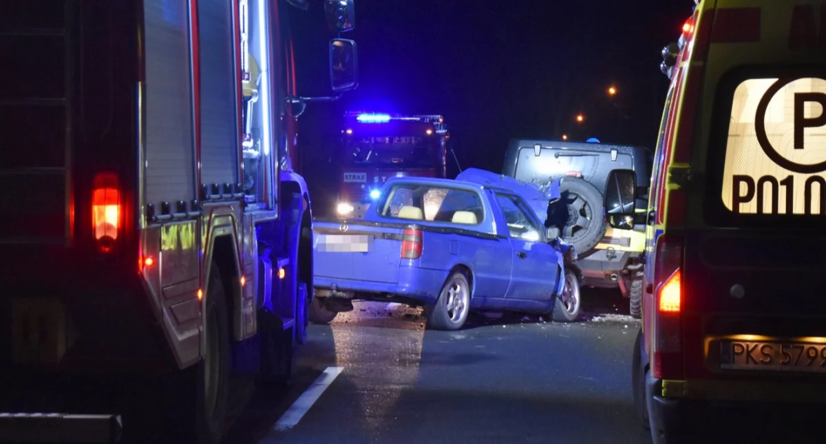 Wjechał w zaparkowany pojazd. Kierowca trafił do szpitala [ZDJĘCIA]