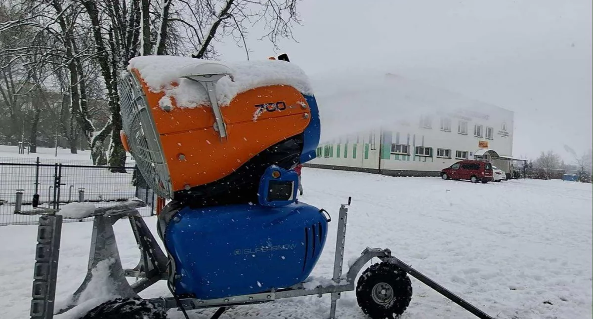 Armatka śnieżna będzie zaśnieżać górkę Ferfeta!