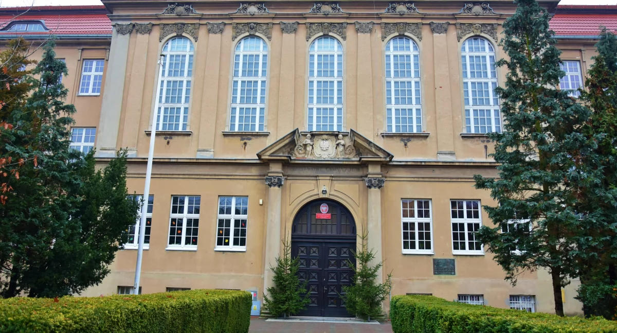 Miasto rezygnuje z kilkumilionowego dofinansowania! Nie będzie termomodernizacji liceum?