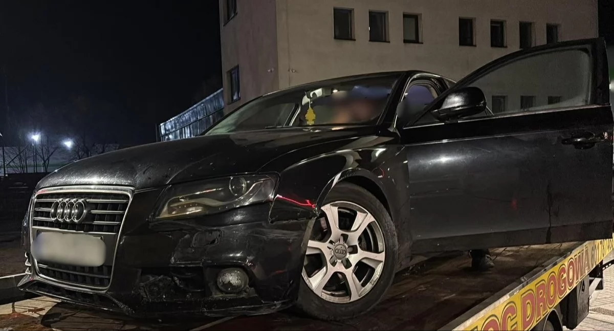 Pijany kierowca porzucił auto na środku ronda