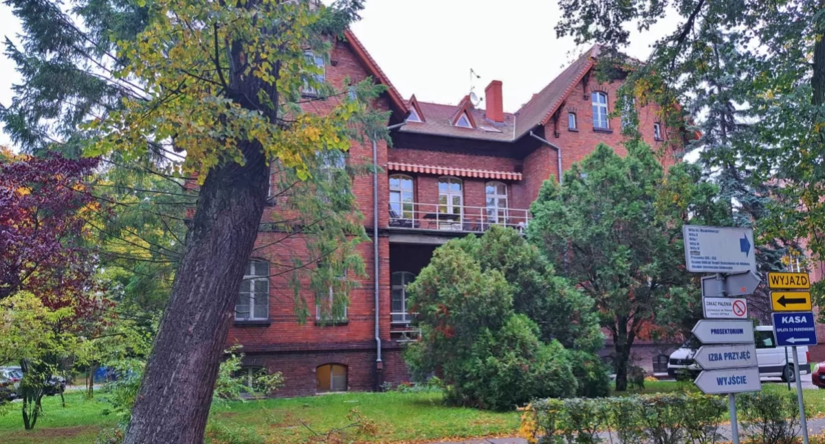 Policjanci zatrzymali kierownika oddziału psychiatrycznego w Kościanie i sześć innych osób 