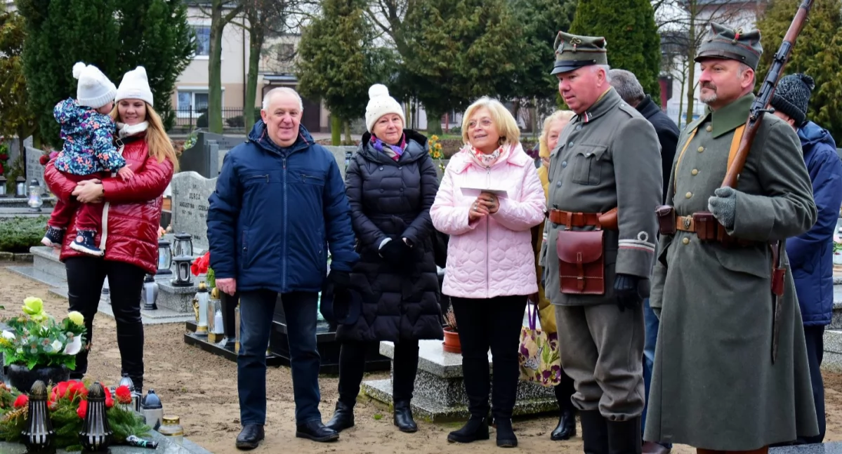 Tabliczki dla powstańców. Wzruszająca ceremonia na kościańskich cmentarzach