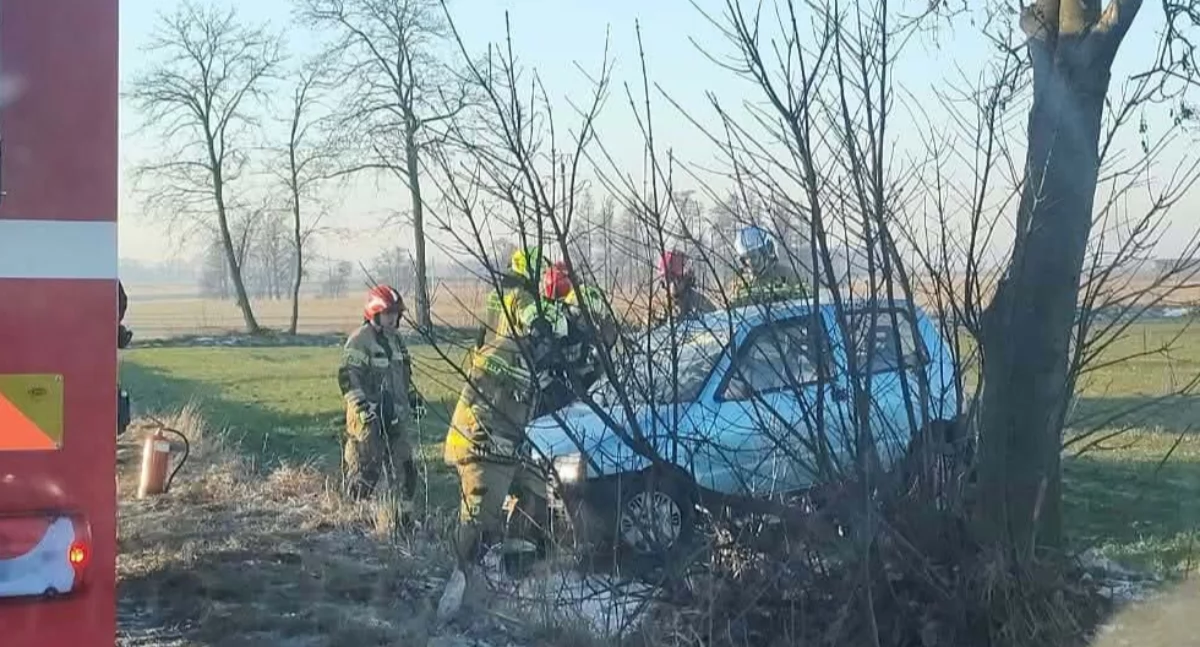 Dachował Fiatem koło Bronikowa