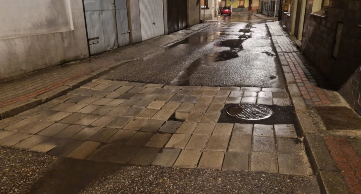 Uwaga! Dziura na Garbarskiej w Kościanie!