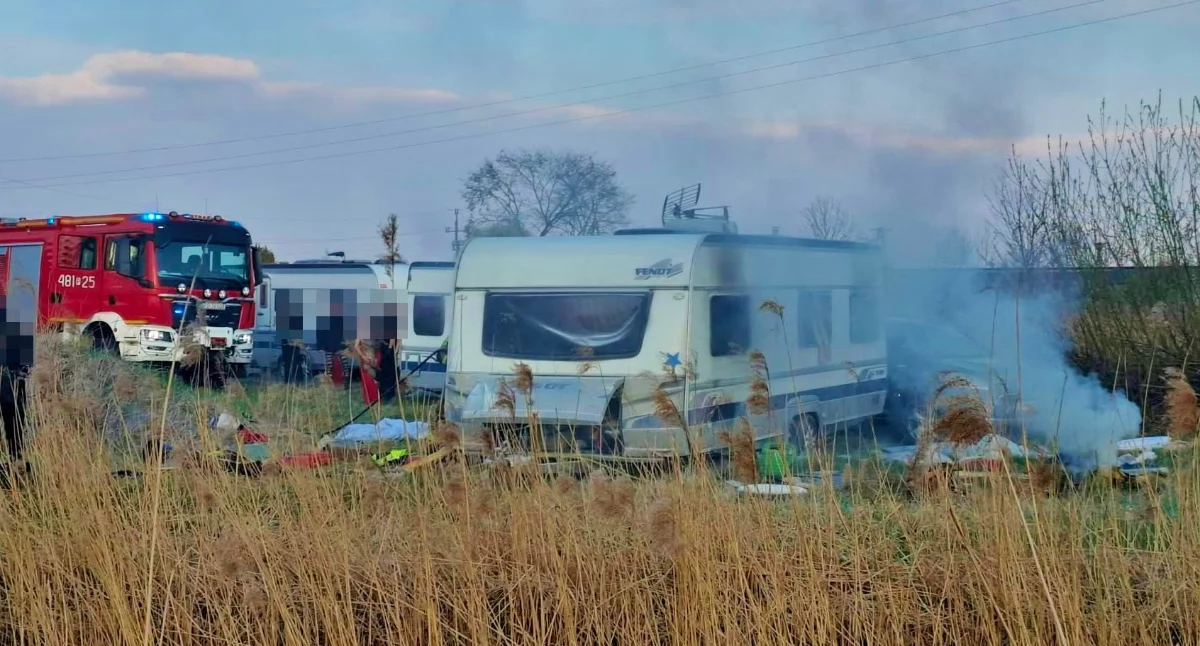 Pożar przyczepy kempingowej cyrku [ZDJĘCIA]