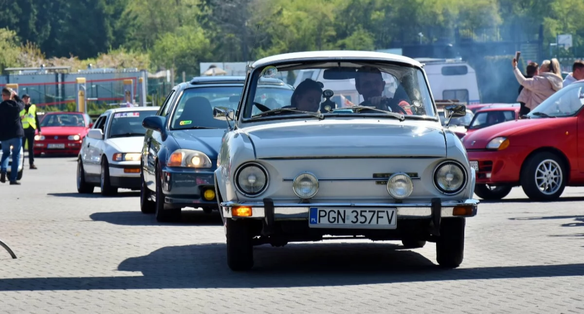 III Czempiński Rajd Klasyków. Ponad setka klasyków wyruszyła w trasę [ZDJĘCIA]