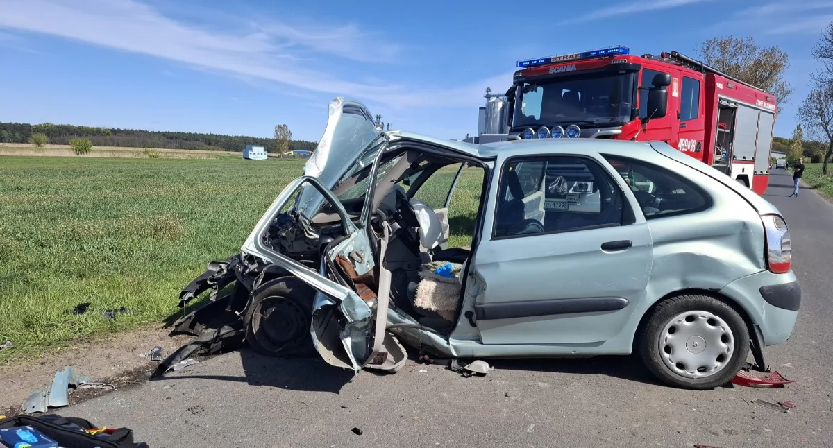 Wypadek pomiędzy Gniewowem i Wonieściem. Kierowca w szpitalu [ZDJĘCIA]