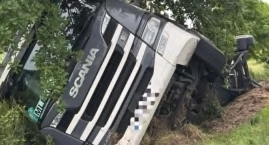 Ciągnikiem do rowu przez kierującą Volkswagenem