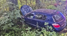Pijany wjechał do rowu i uderzył w drzewo [ZDJĘCIA]